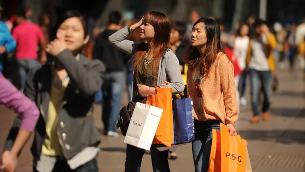 中国で女性がショッピング - Sputnik 日本