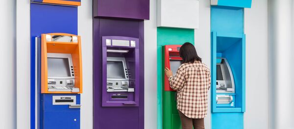 Девушка у банкомата Девушка у банкомата - Sputnik 日本