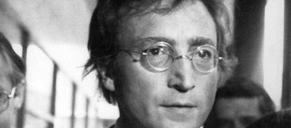 ジョン・レノンが自らの殺害犯のためにサインしたレコード 米国で競売に【写真】 ジョン・レノンが自らの殺害犯のためにサインしたレコード 米国で競売に【写真】 - Sputnik 日本