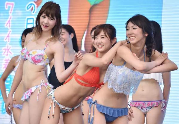 東京、コマーシャルフラッシュモブでビキニを着てポーズ 東京、コマーシャルフラッシュモブでビキニを着てポーズ - Sputnik 日本