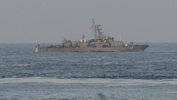 米軍、ペルシャ湾で接近のイラン艦に警告射撃 - Sputnik 日本