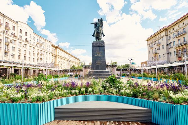 モスクワの建設者のユーリー・ドルゴルーキー像と「モスクワの夏：花とジャム」祭りの飾り - Sputnik 日本