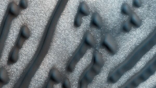 火星表面にある埃の悪魔の跡 - Sputnik 日本