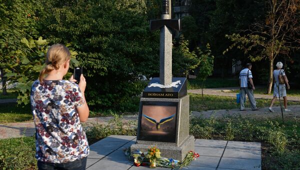 ウクライナ東部の紛争における死者の記念碑にゲーム「ディアブロ3」の天使が描かれる - Sputnik 日本