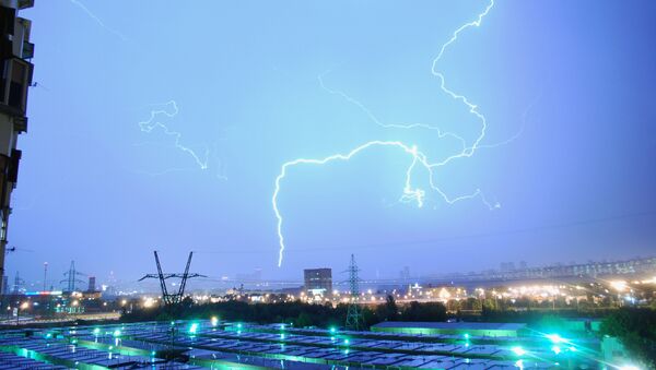 モスクワに雷雨 - Sputnik 日本