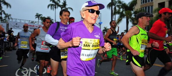 ９２歳の米国人女性　ロックンロール・マラソンを完走 - Sputnik 日本