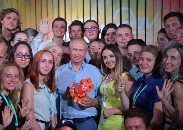 毎年恒例の全ロシア青年教育フォーラム「タヴリダ」に出席したプーチン大統領 - Sputnik 日本