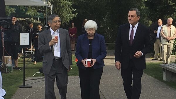 カンザスシティー連銀主催のシンポジウムに出席するため訪れた黒田東彦総裁 - Sputnik 日本