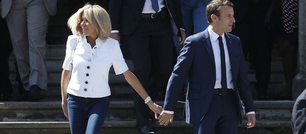 マクロン大統領の支持率は低下 ブリジット夫人は大人気【写真】 マクロン大統領の支持率は低下 ブリジット夫人は大人気【写真】 - Sputnik 日本