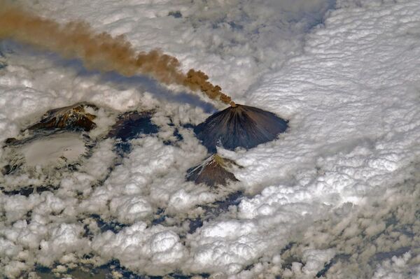 カムチャツカ半島にあるクリュチェフスカヤ山の噴火 - Sputnik 日本