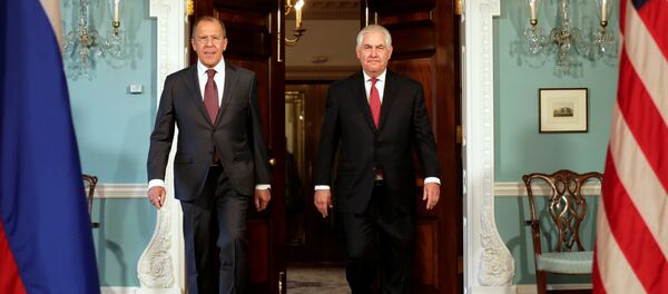 ラブロフ外相とティラーソン米国務長官【アーカイブ写真】 ラブロフ外相とティラーソン米国務長官【アーカイブ写真】 - Sputnik 日本