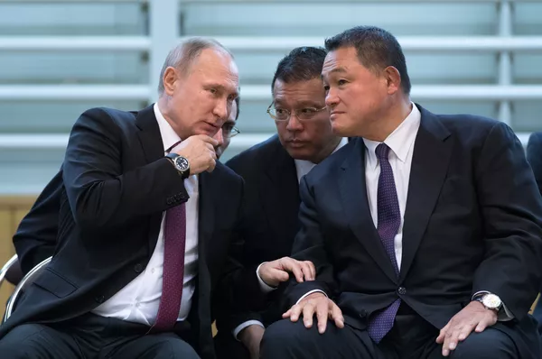 昨年12月、来日時に言葉を交わすプーチン大統領と山下氏 昨年12月、来日時に言葉を交わすプーチン大統領と山下氏 - Sputnik 日本