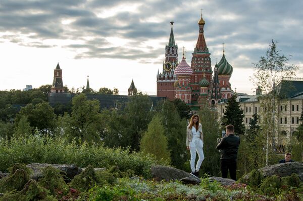 公園「ザリャージエ」を訪れる人々　モスクワ - Sputnik 日本