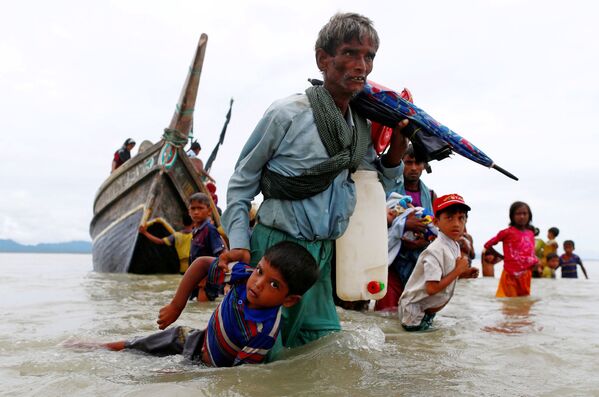 バングラデシュとミャンマーの国境を越えたロヒンギャの難民 - Sputnik 日本