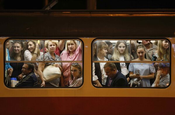 路面電車の乗客　ウクライナ、キエフ - Sputnik 日本