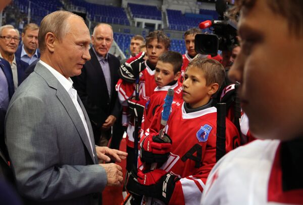 アイスホッケーの旧ソ連・カナダ代表選手とプーチン大統領 - Sputnik 日本