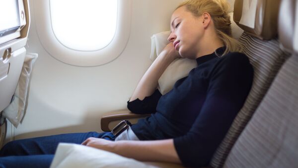飛行機で眠るとなぜ危険なのか？ - Sputnik 日本