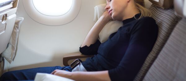 飛行機で眠るとなぜ危険なのか? 飛行機で眠るとなぜ危険なのか? - Sputnik 日本