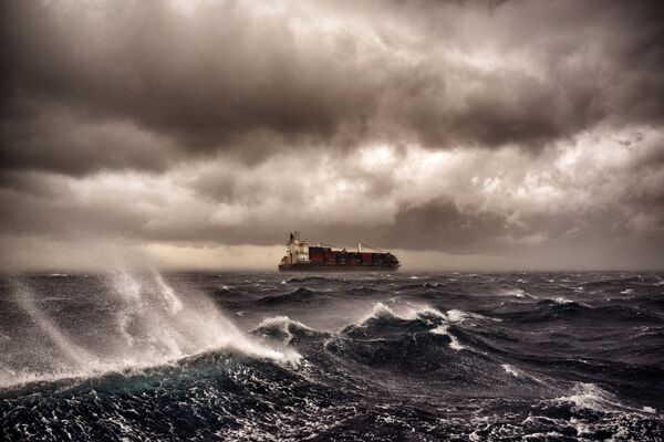 マルタ島近くの地中海で時化に遭った貨物船 - Sputnik 日本
