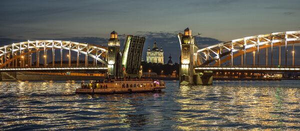Разводка моста Петра Великого в Санкт-Петербурге Разводка моста Петра Великого в Санкт-Петербурге - Sputnik 日本