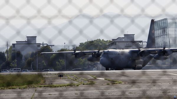 Американский военно-транспортный самолет C-130 Геркулес на авиабазе Йокота в Японии - Sputnik 日本