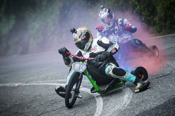 ブラジル開催の三輪バイク（トライク）の大会「Red Bull Trike Strike」で - Sputnik 日本