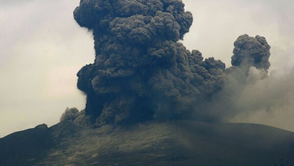 新燃岳の噴火（２月５日、２０１１年） - Sputnik 日本