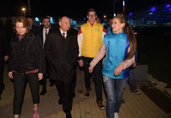 ソチで開催の第19回世界青年学生祭典に出席したプーチン大統領が参加者と会談 ソチで開催の第19回世界青年学生祭典に出席したプーチン大統領が参加者と会談 - Sputnik 日本