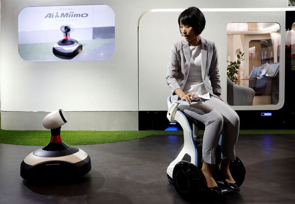 ホンダの椅子つき、芝生を刈ってくれるロボット「Ai-miimo」東京モーターショウ - Sputnik 日本