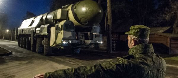 大陸間弾道ミサイル(ICBM)「トーポリ」【アーカイブ写真】 大陸間弾道ミサイル(ICBM)「トーポリ」【アーカイブ写真】 - Sputnik 日本