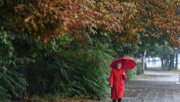 Женщина во время дождя на улице Берлина - Sputnik 日本