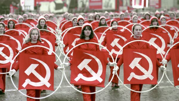 赤の広場で開かれた１９７５年の第５８回十月社会主義者大革命の祝賀に参加する体育をする人たち - Sputnik 日本