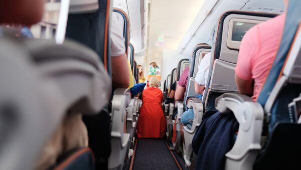 Пассажиры и бортпроводница в самолете авиакомпании Аэрофлот во время полета - Sputnik 日本