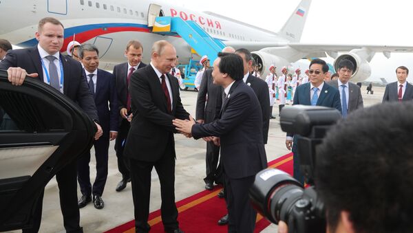 プーチン大統領　ＡＰＥＣ出席のためベトナムに到着 - Sputnik 日本