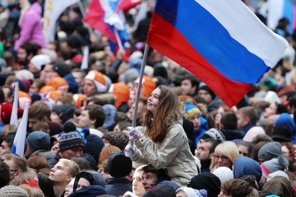 モスクワにあるルジニキ・スタジアムで開かれた集会コンサート「ロシアは統一する！」開始直前の人々 - Sputnik 日本
