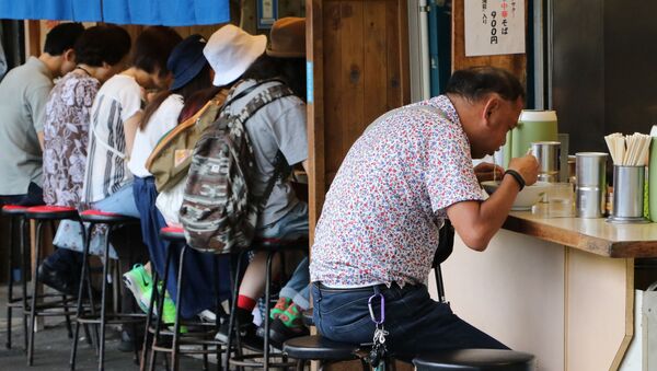 東京、ラーメンを食べいている日本人 - Sputnik 日本