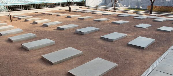 タシケントの日本人墓地墓守に旭日単光章 タシケントの日本人墓地墓守に旭日単光章 - Sputnik 日本