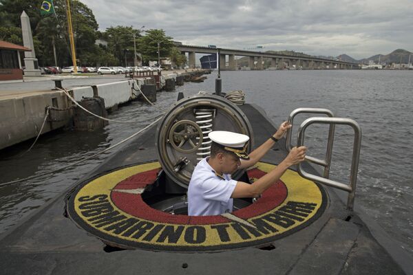 ブラジル海軍の潜水艦「ティンビラ」のホセ・  アメリコ・アレシャンドレ・ディアス艦長　リオデジャネイロでの記者会見にて - Sputnik 日本