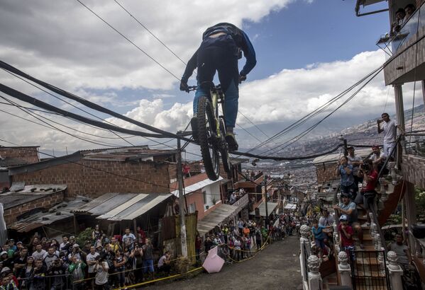 コロンビア・メデジンの自転車レース「Urban Bike Inder Medellin」の参加者 - Sputnik 日本
