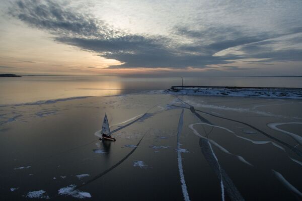 ノボシビルスクの貯水池での氷上ヨット競技 - Sputnik 日本
