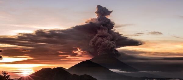 バリ島 火山噴火で4万人が避難 バリ島 火山噴火で4万人が避難 - Sputnik 日本