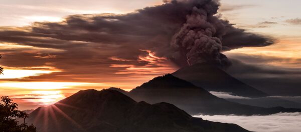 バリ島アグン山 バリ島アグン山 - Sputnik 日本