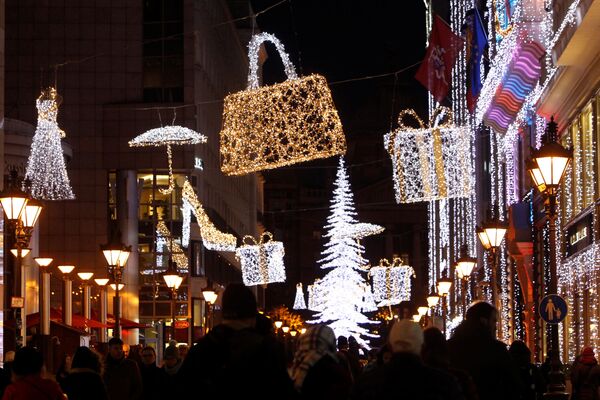 ハンガリー・ブダペスト中心部のクリスマスのイルミネーション - Sputnik 日本