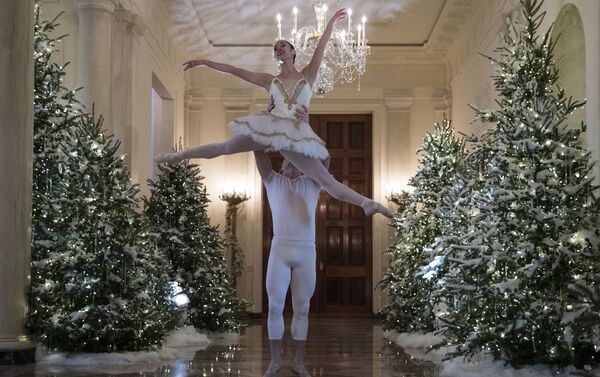 クリスマスに飾られたホワイトハウスでバレエ - Sputnik 日本
