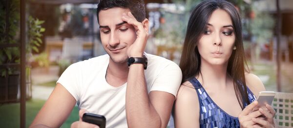 スマホ画面を盗み見 スマホ画面を盗み見 - Sputnik 日本