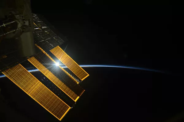 ロシアのセルゲイ・リャザンスキー宇宙飛行士がISSから撮影した夜明け ロシアのセルゲイ・リャザンスキー宇宙飛行士がISSから撮影した夜明け - Sputnik 日本