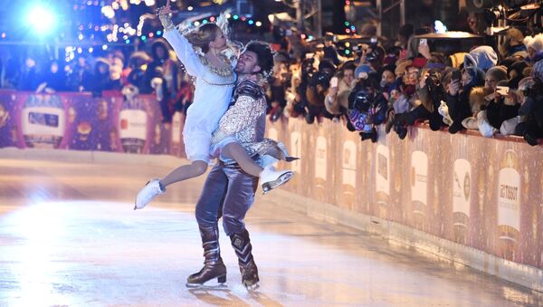赤の広場のグム・スケート場のオープン式典の参加者たち - Sputnik 日本