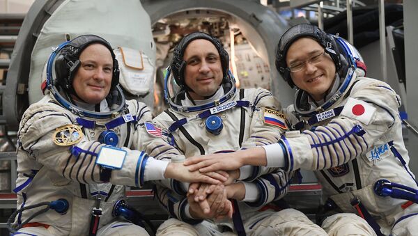 ロシアのアントン・シュカプレロフさん、米航空宇宙局（ＮＡＳＡ）のスコット・ティングルさん、日本の金井さん - Sputnik 日本