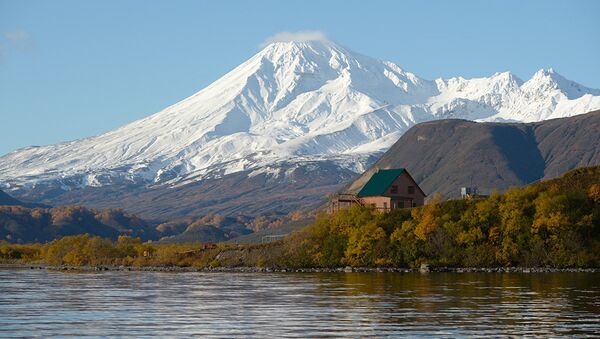 カムチャッカ　カリムスキー火山　超２千メートルの噴煙 - Sputnik 日本