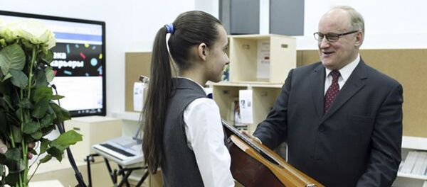 アナスタシヤ・ピスクンさん、プーチン氏からもらったギター アナスタシヤ・ピスクンさん、プーチン氏からもらったギター - Sputnik 日本